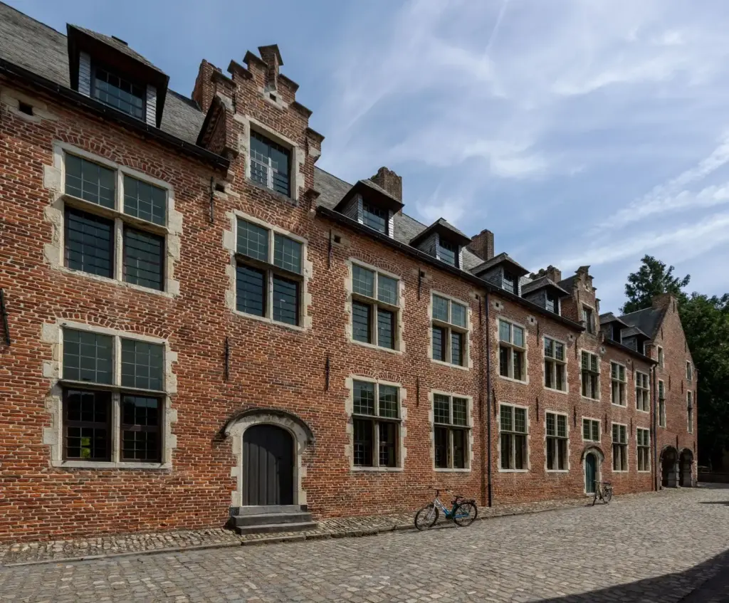 waarom vlaamse theatergezelschappen weer volle zalen trekken